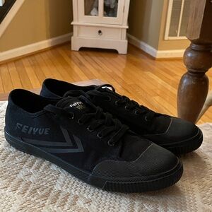 Feiyue Black Sneakers Sleek Canvas Style